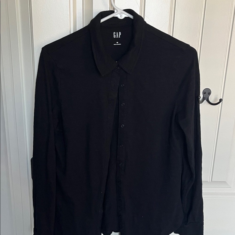 Gap black long sleeve button down top